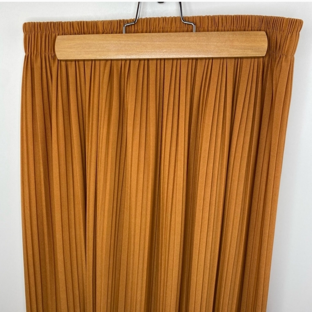 BOUTIQUE Stretch Mustard Pleated Maxi Skirt